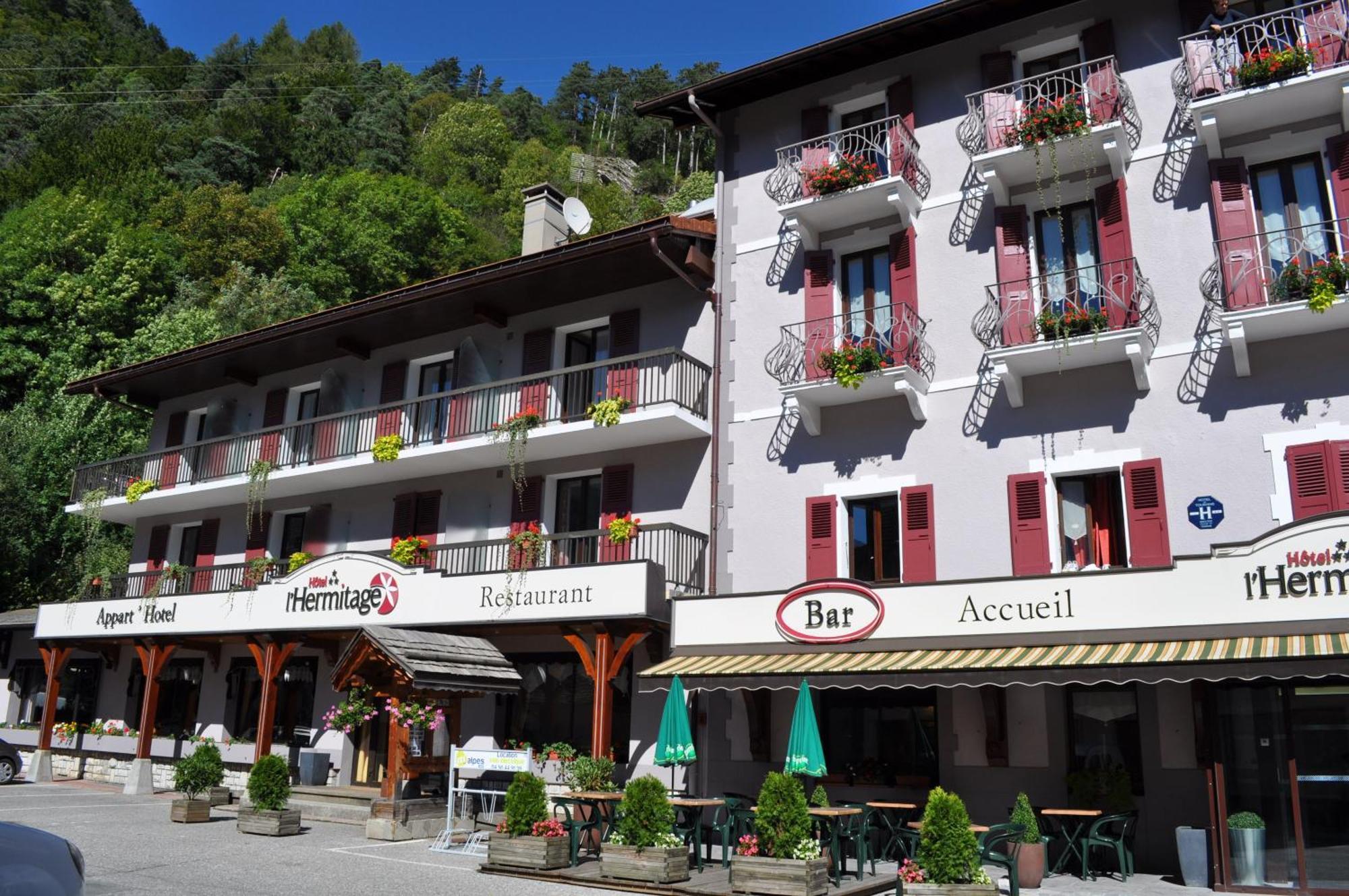Hotel Et Appart'Hotel De L'Hermitage Thones Exterior photo