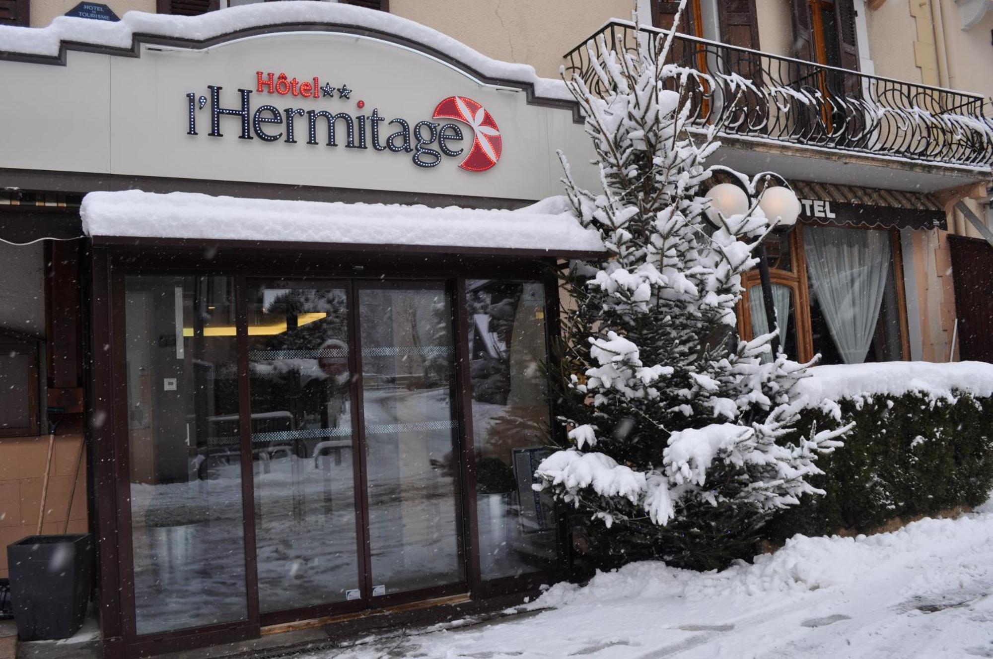 Hotel Et Appart'Hotel De L'Hermitage Thones Exterior photo