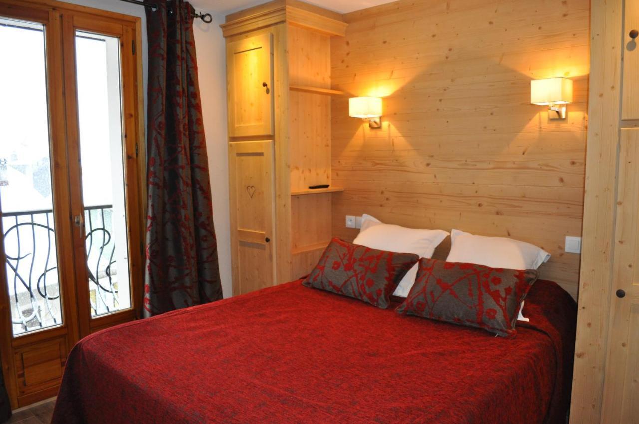 Hotel Et Appart'Hotel De L'Hermitage Thones Room photo